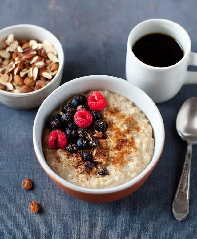 Porridge di avena cremoso al caffè
