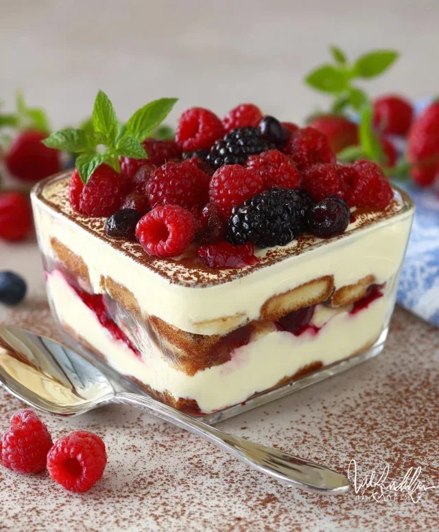 TIRAMISU AI FRUTTI DI BOSCO