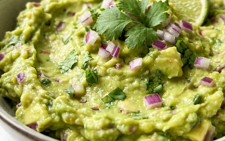 Easy 4 Ingredient Guacamole
